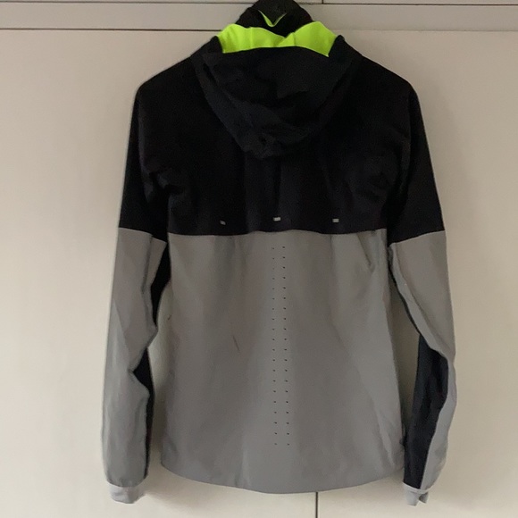 Nike Reflective running jacket W XSmall - Picture 2 of 5